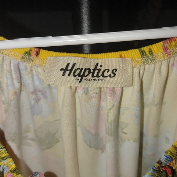 Haptics Floral Yellow Flowy Women's Top With Tie In Front, Size 3x - Picture 3 of 5